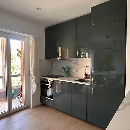 Iconic New Modern 2br Free Garage Fast Wifi Apartment *